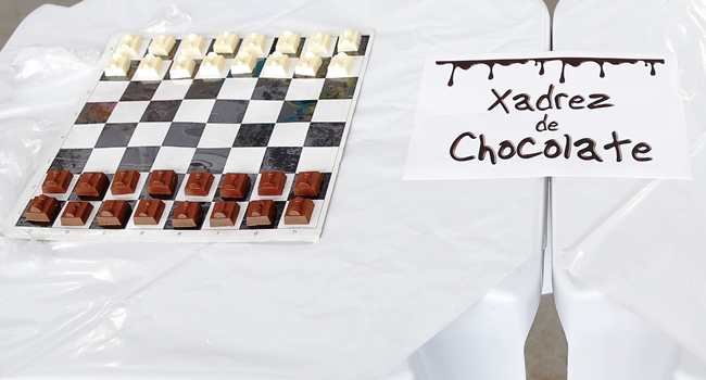 Jogo de xadrez de chocolate